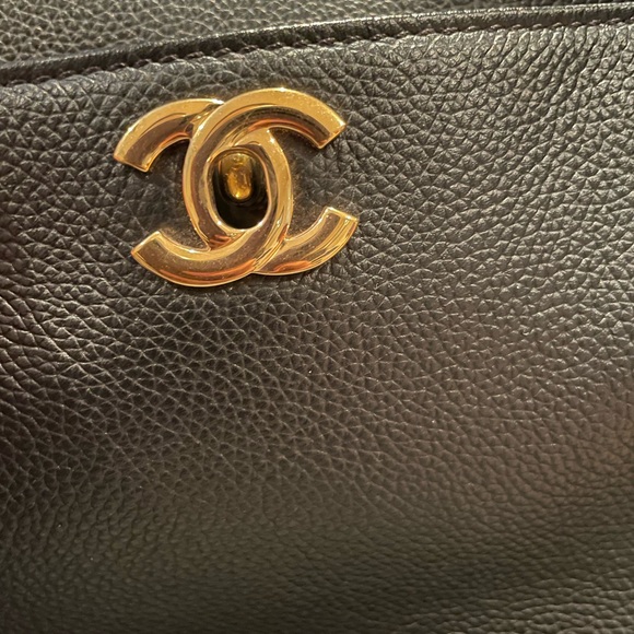Chanel cerf tote black with gold hardware - Picture 6 of 14